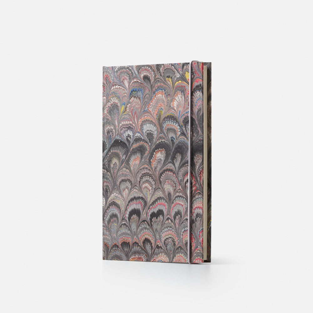 Taccuino pagine a righe con elastico<br>Copertina rigida - Collezione Pavoni