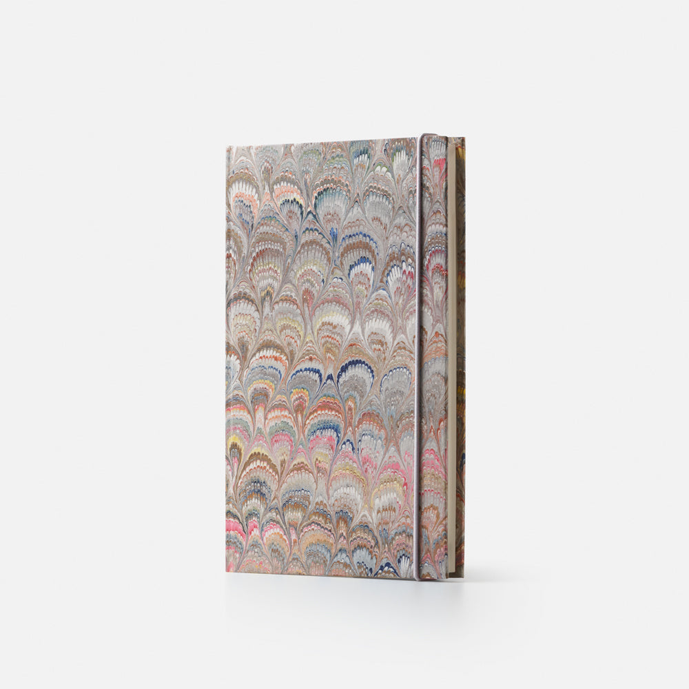 Taccuino pagine a righe con elastico<br>Copertina rigida - Collezione Pavoni