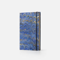 Taccuino pagine a righe con elastico<br>Copertina rigida - Collezione Pavoni