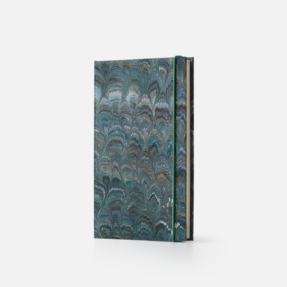 Taccuino pagine a righe con elastico<br>Copertina rigida - Collezione Pavoni