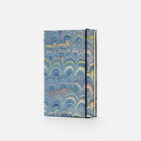 Taccuino pagine a righe con elastico<br>Copertina rigida - Collezione Pavoni