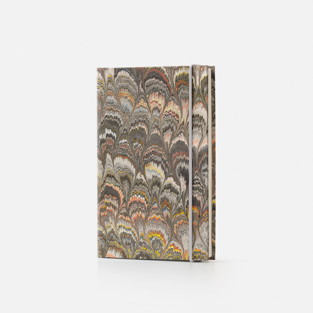 Taccuino pagine a righe con elastico<br>Copertina rigida - Collezione Pavoni