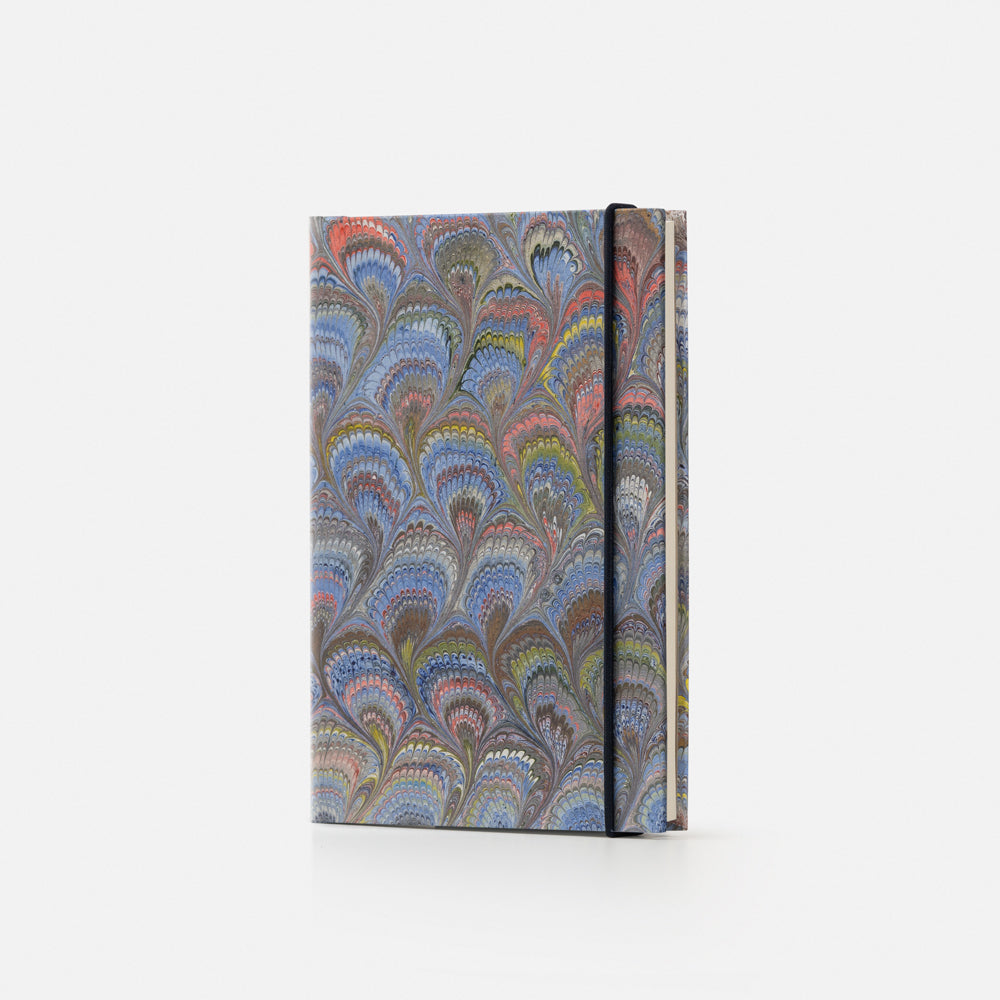 Taccuino pagine a righe con elastico<br>Copertina rigida - Collezione Pavoni