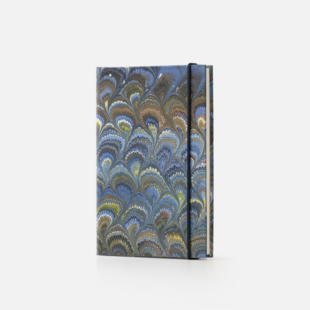 Taccuino pagine a righe con elastico<br>Copertina rigida - Collezione Pavoni