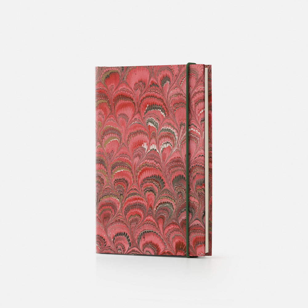 Taccuino pagine a righe con elastico<br>Copertina rigida - Collezione Pavoni