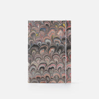 Taccuino pagine a righe con elastico<br>Copertina rigida - Collezione Pavoni