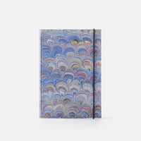 Taccuino pagine a righe con elastico<br>Copertina rigida - Collezione Pavoni