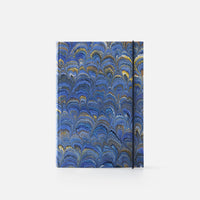 Taccuino pagine a righe con elastico<br>Copertina rigida - Collezione Pavoni