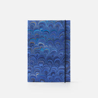 Taccuino pagine a righe con elastico<br>Copertina rigida - Collezione Pavoni