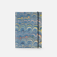 Taccuino pagine a righe con elastico<br>Copertina rigida - Collezione Pavoni